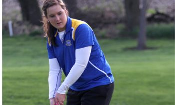 Adrian Golfers Compete at Worthington